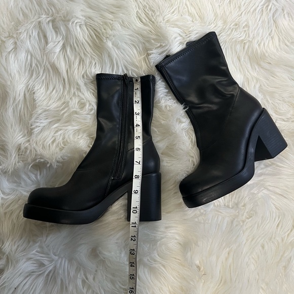 Black Women's Platform Boots - Picture 9 of 10